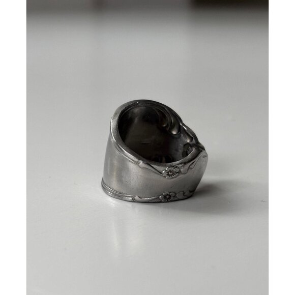 Handmade Monogram “R” Spoon Ring: Size 5 1/4 Upcycled vintage silverware jewelry - Picture 5 of 9
